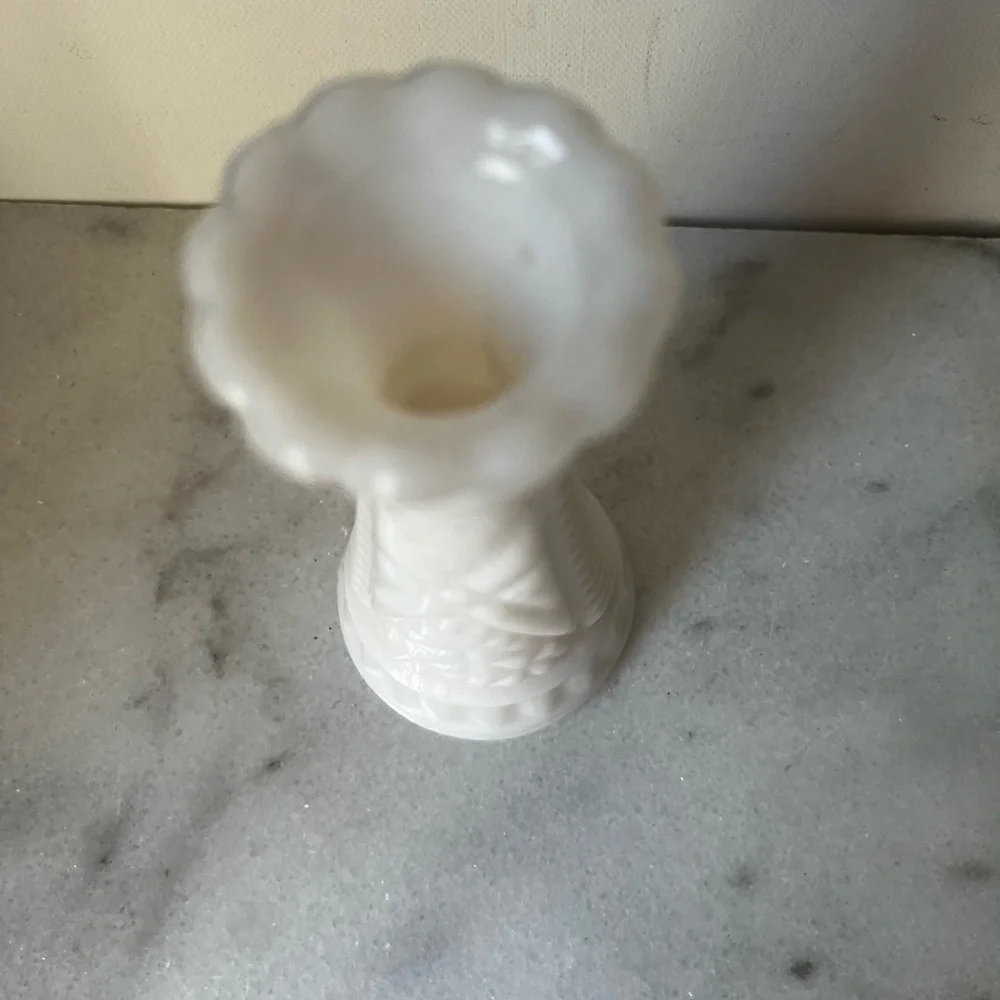 Milk Glass Tapered Bud Vase, Anchor Hocking Stars & Bars Pattern 5.9”..
